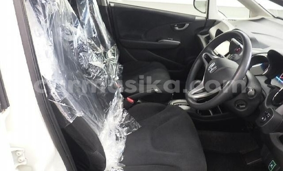 Acheter Occasion Voiture Honda Fit Blanc à Beitbridge, Matabeleland South Acheter Occasion Voiture Honda Fit Blanc à Beitbridge, Matabeleland South