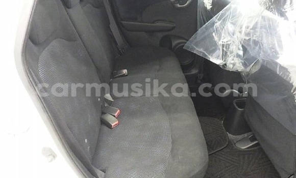 Acheter Occasion Voiture Honda Fit Blanc à Beitbridge, Matabeleland South Acheter Occasion Voiture Honda Fit Blanc à Beitbridge, Matabeleland South