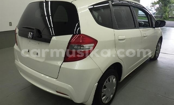 Acheter Occasion Voiture Honda Fit Blanc à Beitbridge, Matabeleland South Acheter Occasion Voiture Honda Fit Blanc à Beitbridge, Matabeleland South