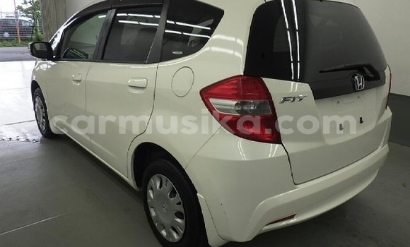 Acheter Occasion Voiture Honda Fit Blanc à Beitbridge, Matabeleland South Acheter Occasion Voiture Honda Fit Blanc à Beitbridge, Matabeleland South