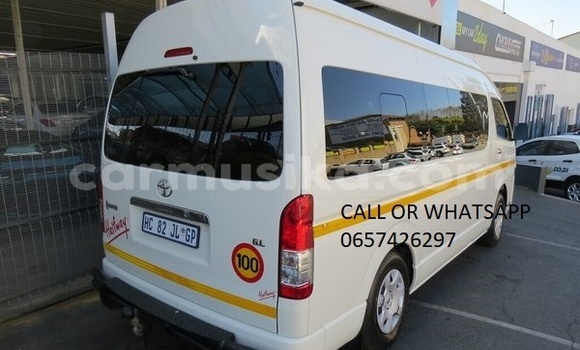 Buy Used Toyota Hiace White Car in Beitbridge in Matabeleland South Buy Used Toyota Hiace White Car in Beitbridge in Matabeleland South