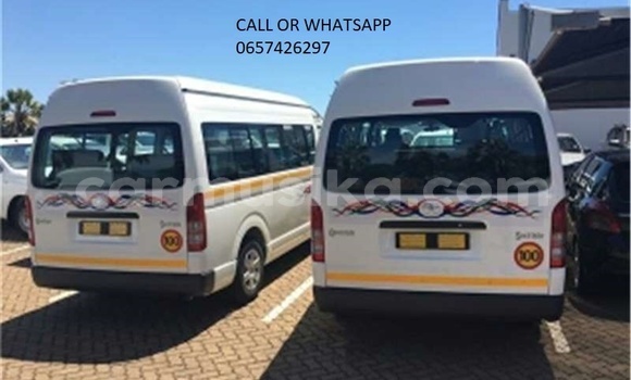Buy Used Toyota Hiace White Car in Beitbridge in Matabeleland South Buy Used Toyota Hiace White Car in Beitbridge in Matabeleland South