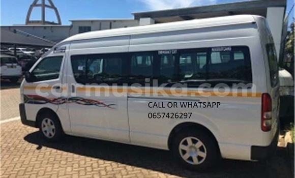Buy Used Toyota Hiace White Car in Beitbridge in Matabeleland South Buy Used Toyota Hiace White Car in Beitbridge in Matabeleland South
