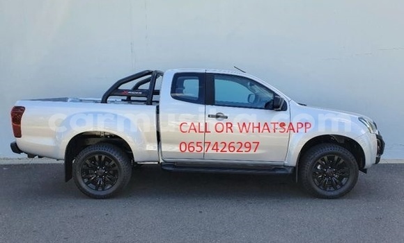 Nunua Ilio tumika Isuzu D–MAX Fedha Gari ndani ya Beitbridge nchini Matabeleland Kusini Nunua Ilio tumika Isuzu D–MAX Fedha Gari ndani ya Beitbridge nchini Matabeleland Kusini