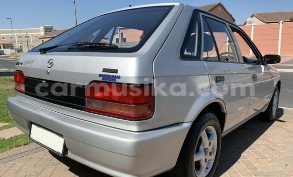 Acheter Occasion Voiture Mazda 323 Gris à Beitbridge, Matabeleland South Acheter Occasion Voiture Mazda 323 Gris à Beitbridge, Matabeleland South