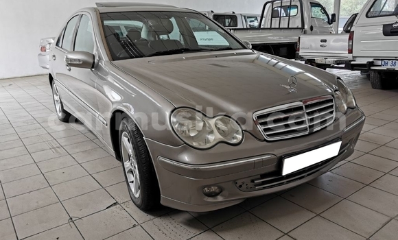 Nunua Ilio tumika Mercedes‒Benz C–Class Fedha Gari ndani ya Beitbridge nchini Matabeleland Kusini