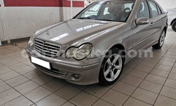 Acheter Occasion Voiture Mercedes‒Benz C–Class Gris à Beitbridge, Matabeleland South Acheter Occasion Voiture Mercedes‒Benz C–Class Gris à Beitbridge, Matabeleland South