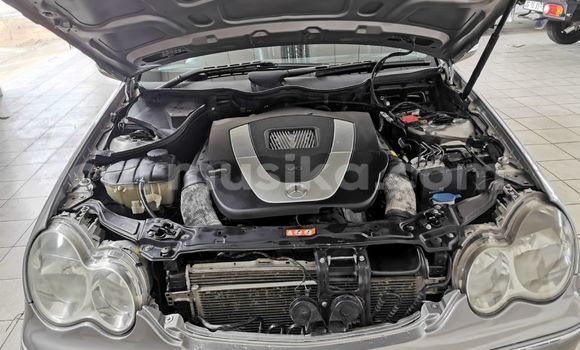 Acheter Occasion Voiture Mercedes‒Benz C–Class Gris à Beitbridge, Matabeleland South Acheter Occasion Voiture Mercedes‒Benz C–Class Gris à Beitbridge, Matabeleland South