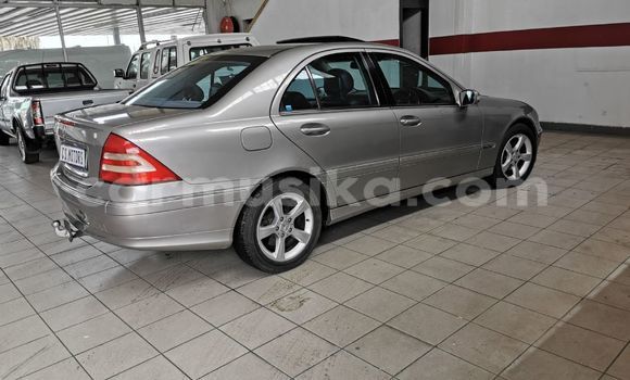Acheter Occasion Voiture Mercedes‒Benz C–Class Gris à Beitbridge, Matabeleland South Acheter Occasion Voiture Mercedes‒Benz C–Class Gris à Beitbridge, Matabeleland South
