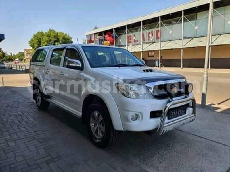 Big with watermark toyota hilux matabeleland south beitbridge 19282