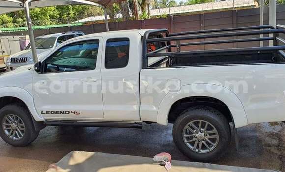 Tenga Tsaru Toyota Hilux Chena Mota in Beitbridge in Matabeleland South Tenga Tsaru Toyota Hilux Chena Mota in Beitbridge in Matabeleland South