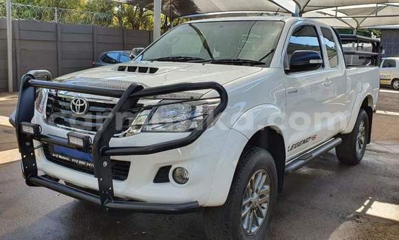 Tenga Tsaru Toyota Hilux Chena Mota in Beitbridge in Matabeleland South Tenga Tsaru Toyota Hilux Chena Mota in Beitbridge in Matabeleland South