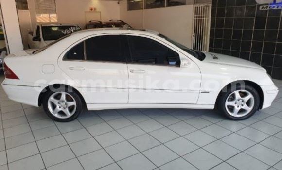 Tenga Tsaru Mercedes‒Benz C–Class Chena Mota in Beitbridge in Matabeleland South Tenga Tsaru Mercedes‒Benz C–Class Chena Mota in Beitbridge in Matabeleland South