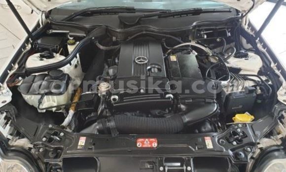 Tenga Tsaru Mercedes‒Benz C–Class Chena Mota in Beitbridge in Matabeleland South Tenga Tsaru Mercedes‒Benz C–Class Chena Mota in Beitbridge in Matabeleland South