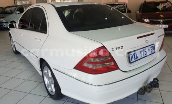 Tenga Tsaru Mercedes‒Benz C–Class Chena Mota in Beitbridge in Matabeleland South Tenga Tsaru Mercedes‒Benz C–Class Chena Mota in Beitbridge in Matabeleland South