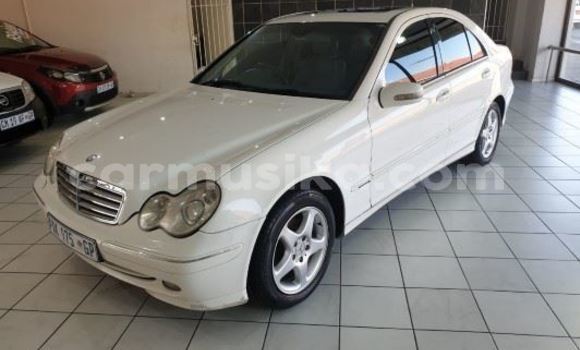 Tenga Tsaru Mercedes‒Benz C–Class Chena Mota in Beitbridge in Matabeleland South Tenga Tsaru Mercedes‒Benz C–Class Chena Mota in Beitbridge in Matabeleland South