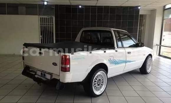 Acheter Occasion Voiture Mazda Revue Blanc à Beitbridge, Matabeleland South Acheter Occasion Voiture Mazda Revue Blanc à Beitbridge, Matabeleland South