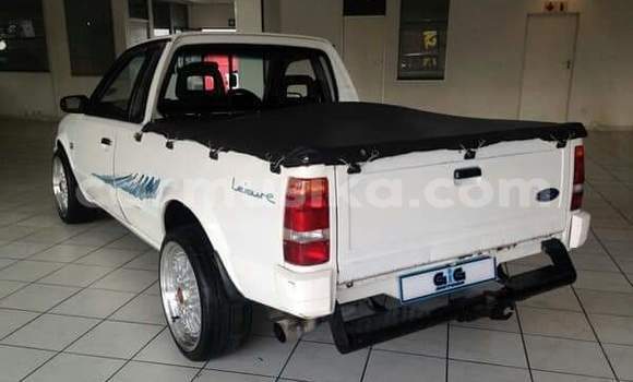 Acheter Occasion Voiture Mazda Revue Blanc à Beitbridge, Matabeleland South Acheter Occasion Voiture Mazda Revue Blanc à Beitbridge, Matabeleland South