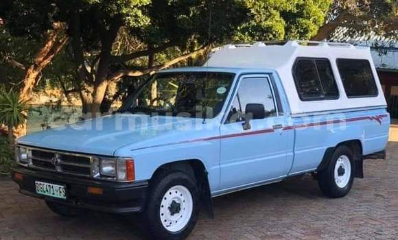 Buy Used Toyota Hilux Blue Car in Beitbridge in Matabeleland South