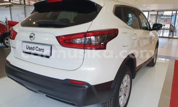 Nunua Ilio tumika Nissan Qashqai Nyeupe Gari ndani ya Beitbridge nchini Matabeleland Kusini Nunua Ilio tumika Nissan Qashqai Nyeupe Gari ndani ya Beitbridge nchini Matabeleland Kusini