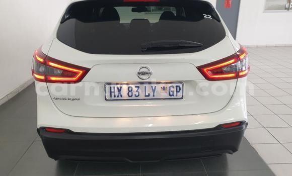 Tenga Tsaru Nissan Qashqai+2 Chena Mota in Beitbridge in Matabeleland South Tenga Tsaru Nissan Qashqai+2 Chena Mota in Beitbridge in Matabeleland South