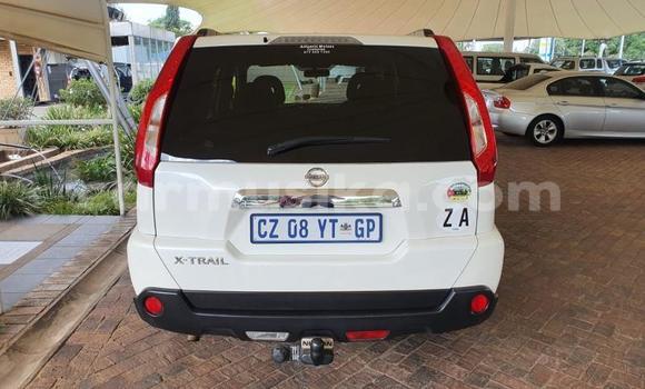 Nunua Ilio tumika Nissan X–Trail Nyeupe Gari ndani ya Beitbridge nchini Matabeleland Kusini Nunua Ilio tumika Nissan X–Trail Nyeupe Gari ndani ya Beitbridge nchini Matabeleland Kusini