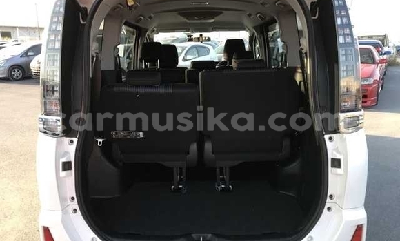 Tenga Tsaru Toyota Voxy Chena Mota in Beitbridge in Matabeleland South Tenga Tsaru Toyota Voxy Chena Mota in Beitbridge in Matabeleland South