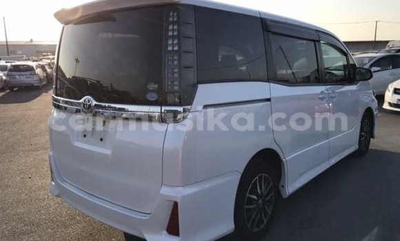 Tenga Tsaru Toyota Voxy Chena Mota in Beitbridge in Matabeleland South Tenga Tsaru Toyota Voxy Chena Mota in Beitbridge in Matabeleland South