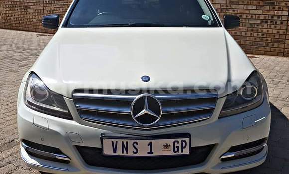 Acheter Occasion Voiture Mercedes‒Benz C–Class Blanc à Beitbridge, Matabeleland South Acheter Occasion Voiture Mercedes‒Benz C–Class Blanc à Beitbridge, Matabeleland South