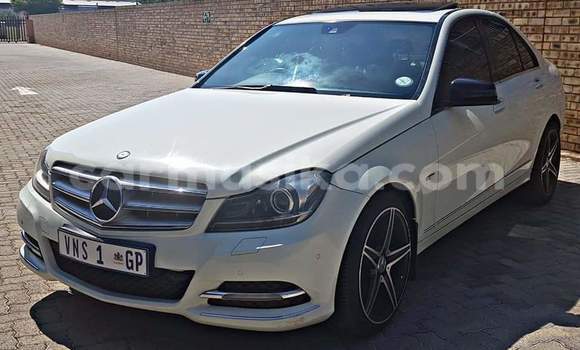 Acheter Occasion Voiture Mercedes‒Benz C–Class Blanc à Beitbridge, Matabeleland South Acheter Occasion Voiture Mercedes‒Benz C–Class Blanc à Beitbridge, Matabeleland South
