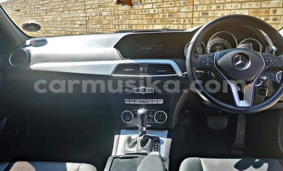 Acheter Occasion Voiture Mercedes‒Benz C–Class Blanc à Beitbridge, Matabeleland South Acheter Occasion Voiture Mercedes‒Benz C–Class Blanc à Beitbridge, Matabeleland South