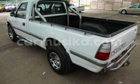 Acheter Occasion Voiture Isuzu KB Blanc à Beitbridge, Matabeleland South Acheter Occasion Voiture Isuzu KB Blanc à Beitbridge, Matabeleland South