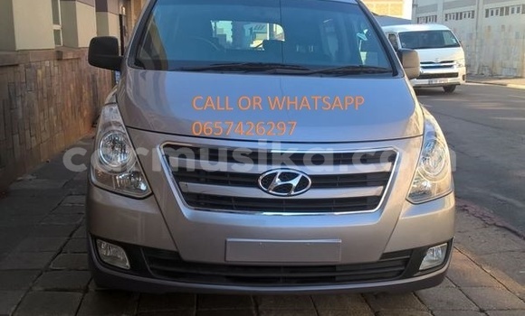 Nunua Ilio tumika Hyundai H1 Fedha Gari ndani ya Beitbridge nchini Matabeleland Kusini Nunua Ilio tumika Hyundai H1 Fedha Gari ndani ya Beitbridge nchini Matabeleland Kusini