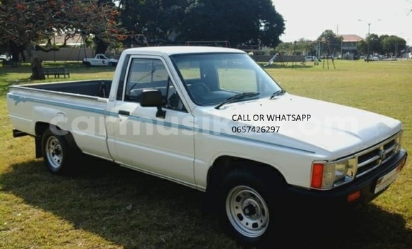 Tenga Tsaru Toyota Hilux Chena Mota in Beitbridge in Matabeleland South
