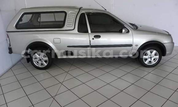 Nunua Ilio tumika Ford Escort Fedha Gari ndani ya Beitbridge nchini Matabeleland Kusini Nunua Ilio tumika Ford Escort Fedha Gari ndani ya Beitbridge nchini Matabeleland Kusini