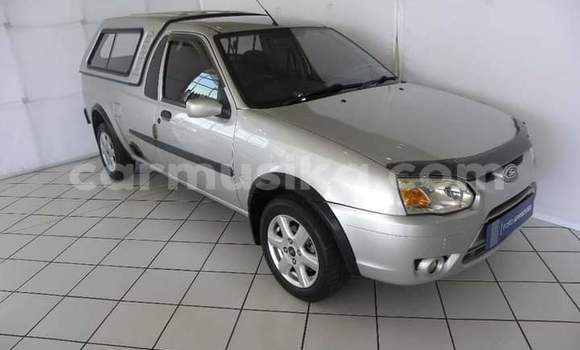 Nunua Ilio tumika Ford Escort Fedha Gari ndani ya Beitbridge nchini Matabeleland Kusini Nunua Ilio tumika Ford Escort Fedha Gari ndani ya Beitbridge nchini Matabeleland Kusini