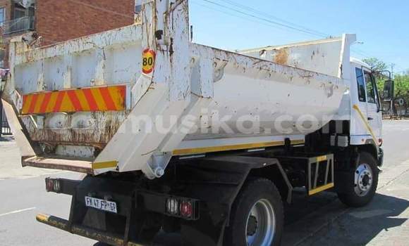 Acheter Occasion Voiture Nissan Urvan Blanc à Beitbridge, Matabeleland South Acheter Occasion Voiture Nissan Urvan Blanc à Beitbridge, Matabeleland South