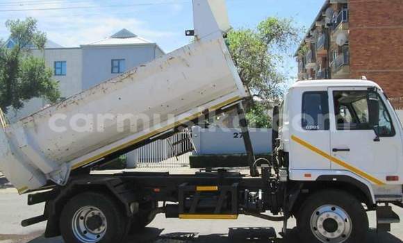 Acheter Occasion Voiture Nissan Urvan Blanc à Beitbridge, Matabeleland South Acheter Occasion Voiture Nissan Urvan Blanc à Beitbridge, Matabeleland South
