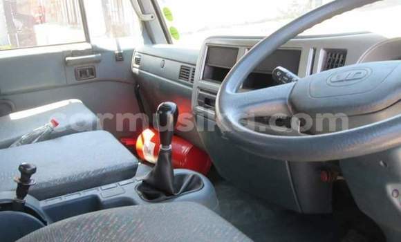 Acheter Occasion Voiture Nissan Urvan Blanc à Beitbridge, Matabeleland South Acheter Occasion Voiture Nissan Urvan Blanc à Beitbridge, Matabeleland South