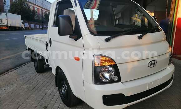 Buy Used Hyundai H200 White Car in Beitbridge in Matabeleland South Buy Used Hyundai H200 White Car in Beitbridge in Matabeleland South