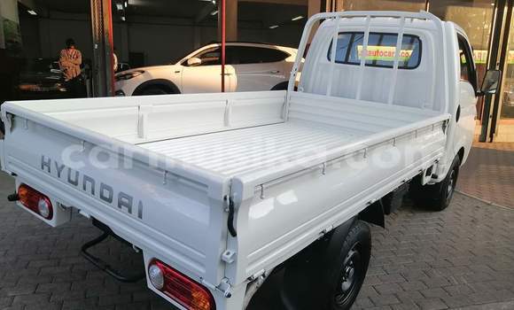Buy Used Hyundai H200 White Car in Beitbridge in Matabeleland South Buy Used Hyundai H200 White Car in Beitbridge in Matabeleland South