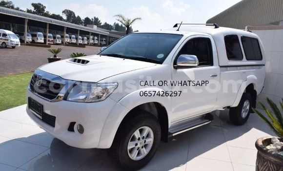 Buy Used Toyota Hilux White Car in Beitbridge in Matabeleland South