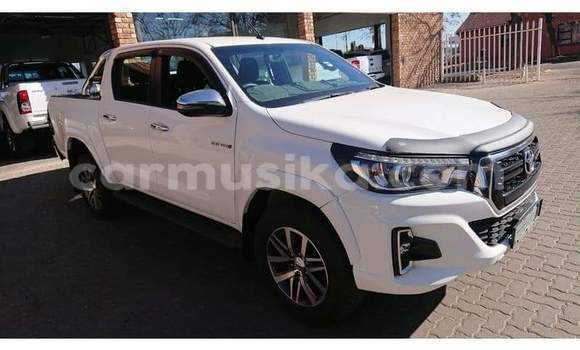 Nunua Ilio tumika Toyota Hilux Nyeupe Gari ndani ya Beitbridge nchini Matabeleland Kusini