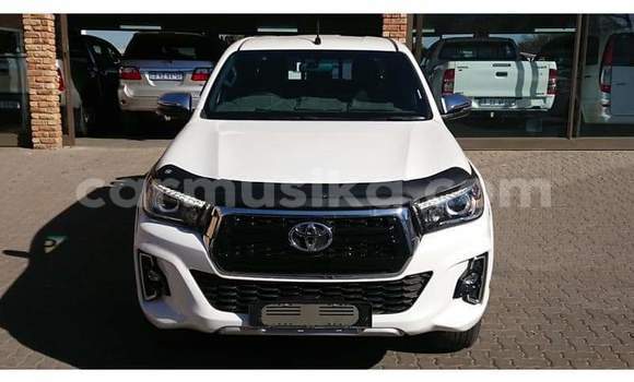 Tenga Tsaru Toyota Hilux Chena Mota in Beitbridge in Matabeleland South Tenga Tsaru Toyota Hilux Chena Mota in Beitbridge in Matabeleland South