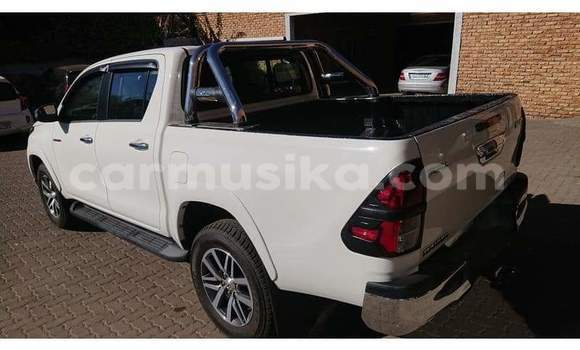 Tenga Tsaru Toyota Hilux Chena Mota in Beitbridge in Matabeleland South Tenga Tsaru Toyota Hilux Chena Mota in Beitbridge in Matabeleland South