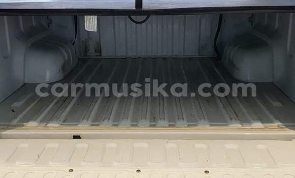 Tenga Tsaru Toyota Hilux Chena Mota in Beitbridge in Matabeleland South Tenga Tsaru Toyota Hilux Chena Mota in Beitbridge in Matabeleland South