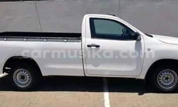 Tenga Tsaru Toyota Hilux Chena Mota in Beitbridge in Matabeleland South