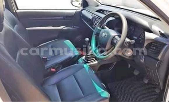 Acheter Occasion Voiture Toyota Hilux Blanc à Beitbridge, Matabeleland South Acheter Occasion Voiture Toyota Hilux Blanc à Beitbridge, Matabeleland South