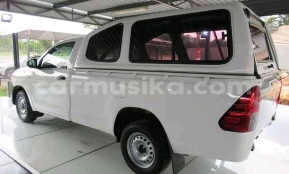 Tenga Tsaru Toyota Hilux Chena Mota in Beitbridge in Matabeleland South Tenga Tsaru Toyota Hilux Chena Mota in Beitbridge in Matabeleland South