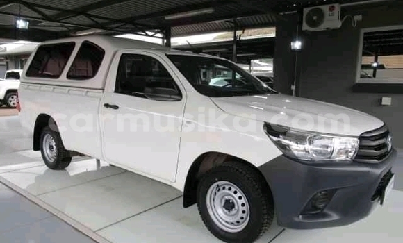Tenga Tsaru Toyota Hilux Chena Mota in Beitbridge in Matabeleland South Tenga Tsaru Toyota Hilux Chena Mota in Beitbridge in Matabeleland South